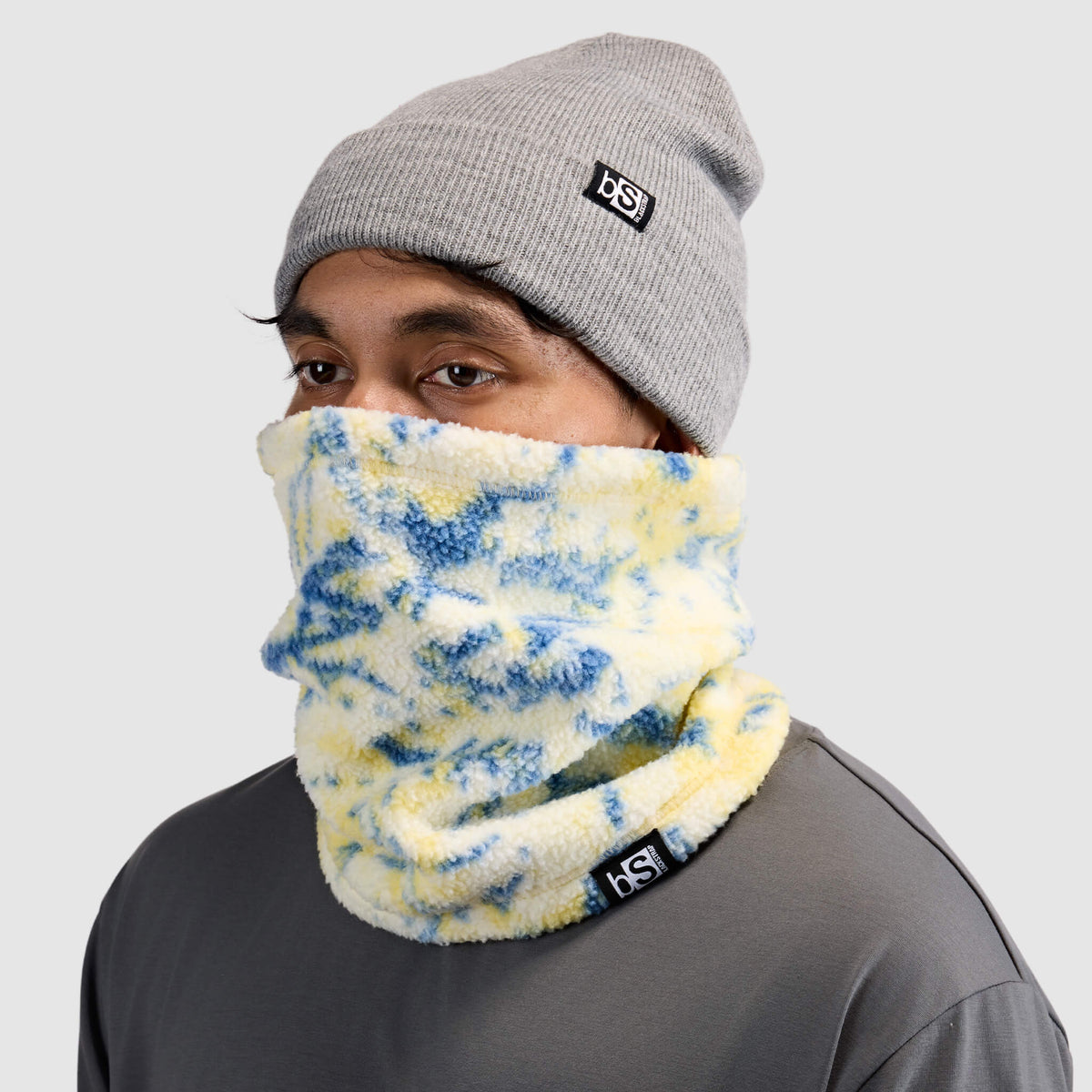 BlackStrap Caldera Sherpa Fleece Tube Neck Gaiter Pulse Orion worn by a man with a beanie #color_pulse-orion