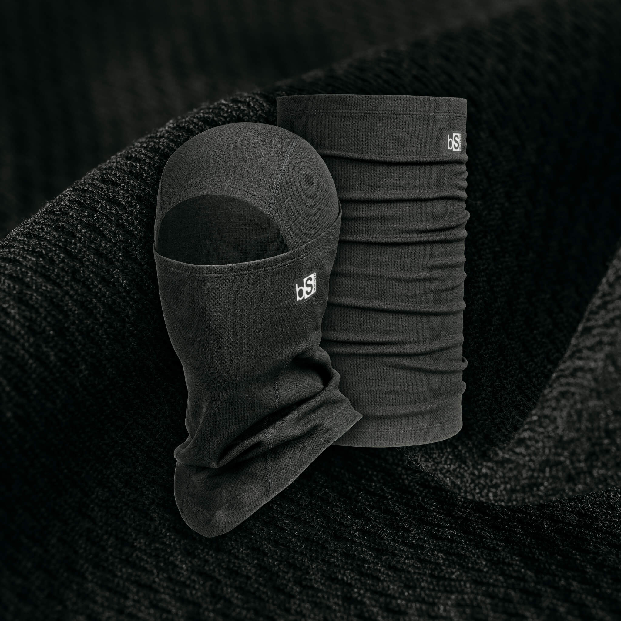 Meino hood and tube bundle in black