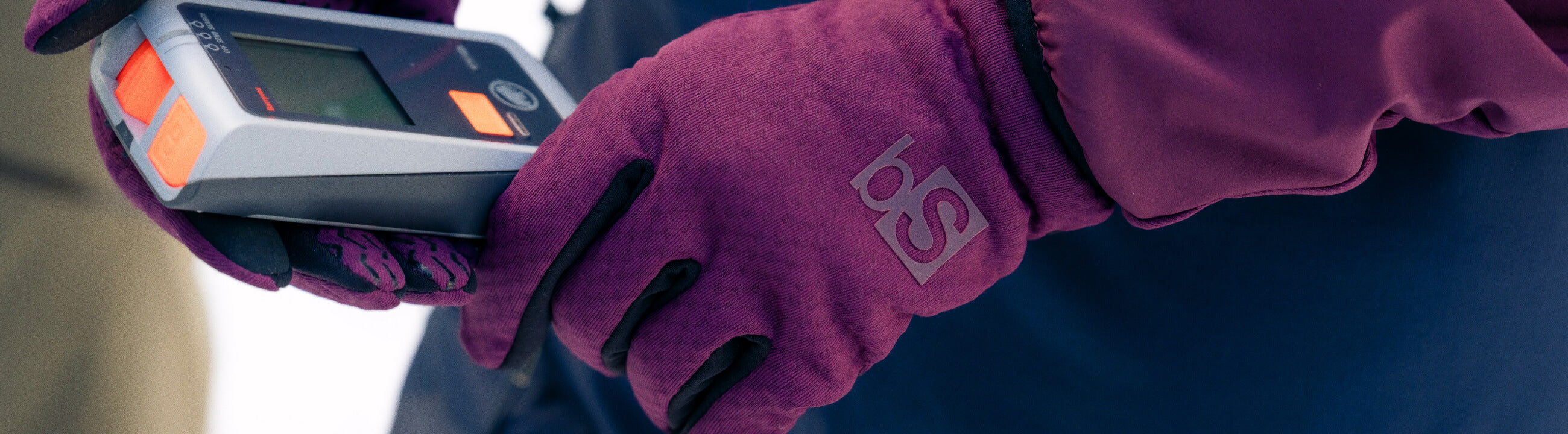 Gloves that keep your hands warm when using technology