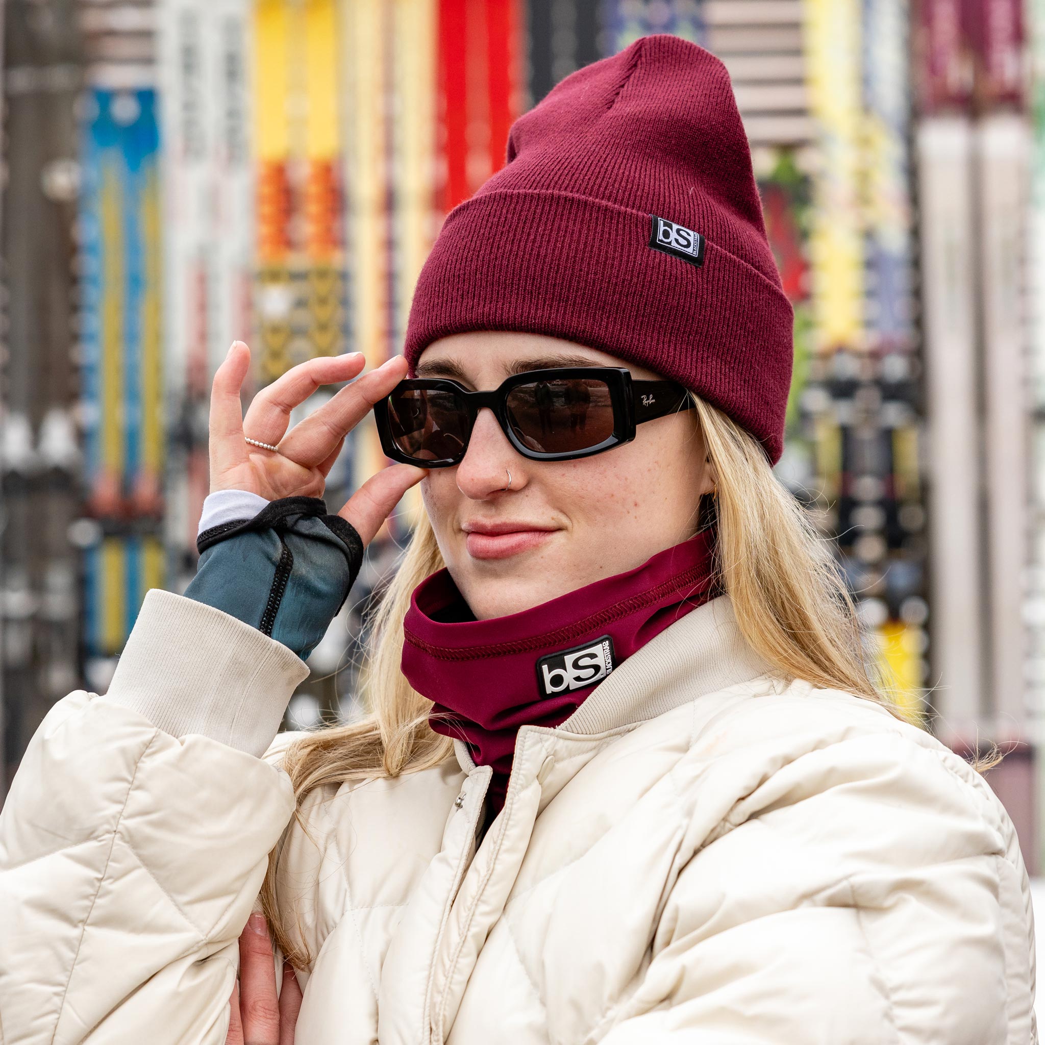 Essential Beanie BlackStrap